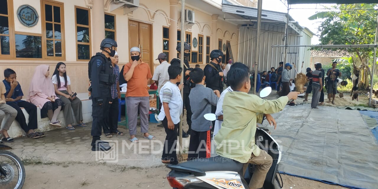 Patroli Brimob Polda Lampung Ajak Masyarakat Taati Protokol Kesehatan