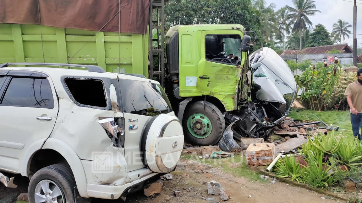 Tujuh Mobil Terlibat Tabrakan Beruntun di Jalinbar Gisting