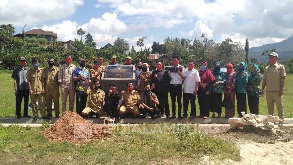 Pekon Sukapura Rakor dan Pasang Prasasti Lapangan Sukarata 