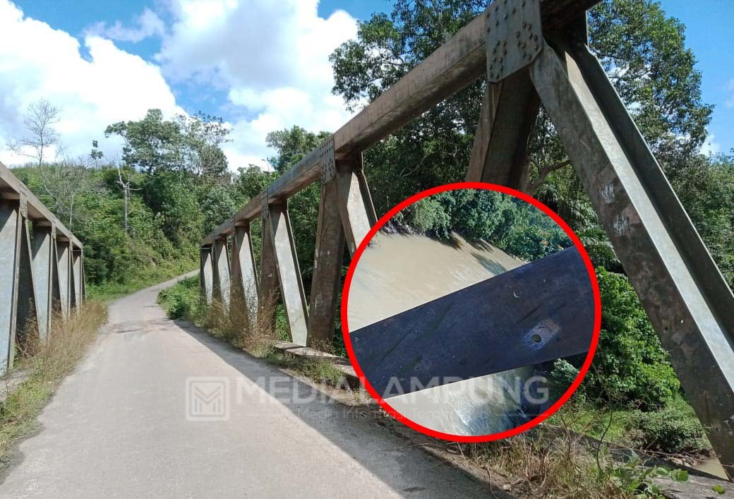 Mur dan Besi Pelindung Jembatan Hilang Digondol Pencuri