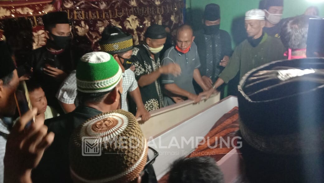 Jenazah Hasan Afriadi Tiba Dirumah Duka dan Langsung Dimakamkan
