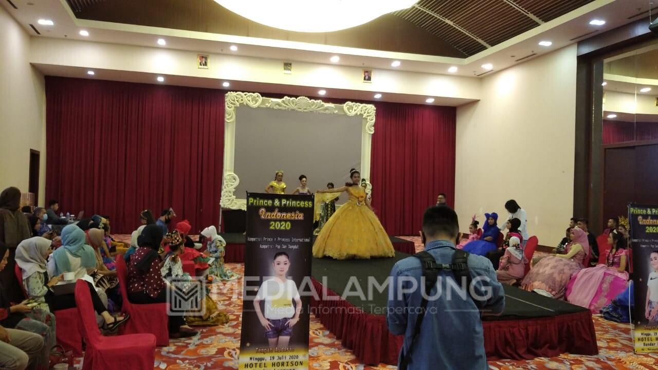 Maranatha Management Adakan Fashion Show di Horison Lampung