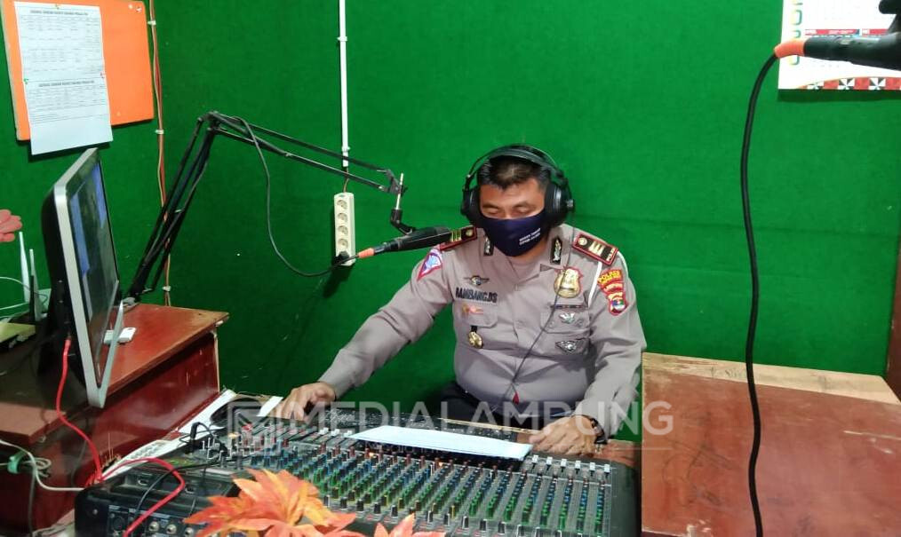 Satlantas Polres Lambar Sosialisasi Operasi Patuh Krakatau Melalui Radio