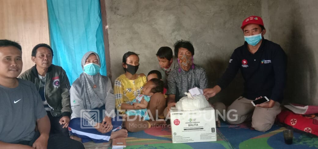 Dinkes dan UPT PRI Liwa Bantu Bayi Penderita Hidrosefalus