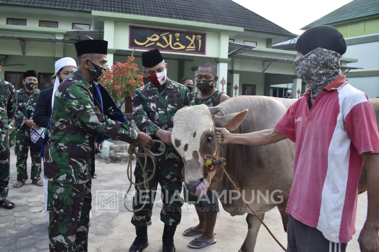 Danrem 043/Gatam Shalat Ied di Mesjid Al Iklas Makorem