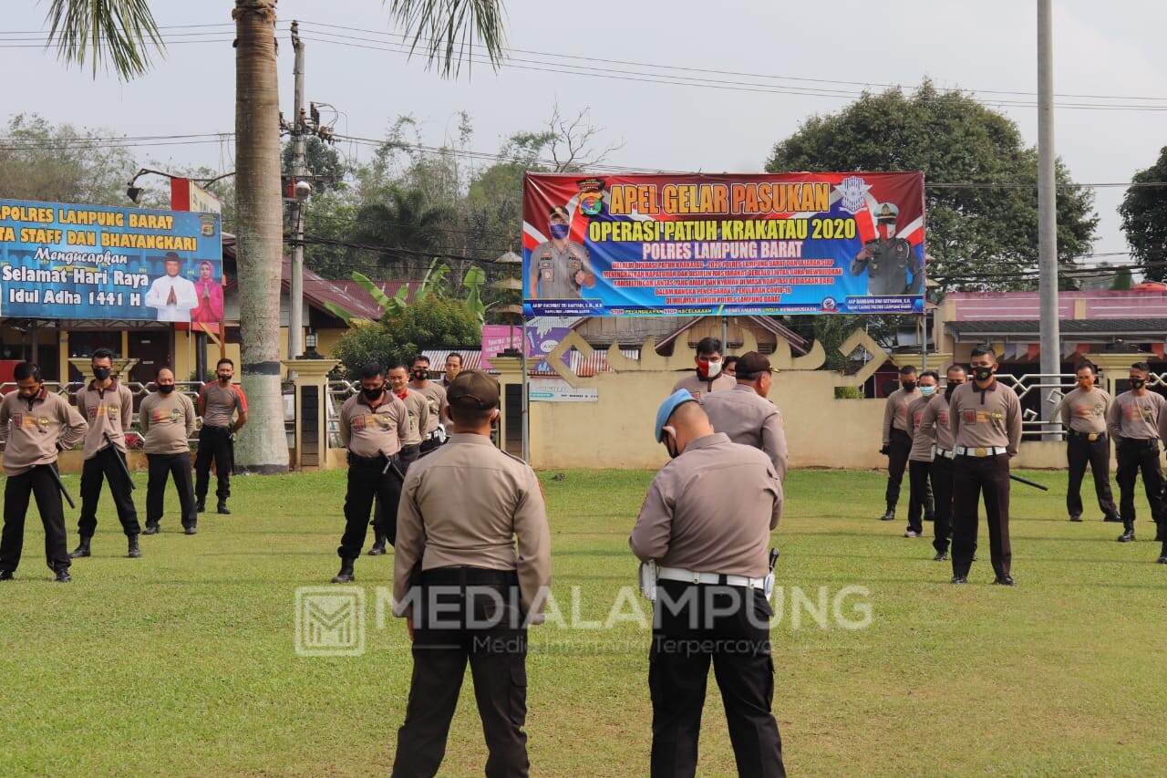 Polres Lambar Gelar Latihan Bela Diri Tongkat Polri