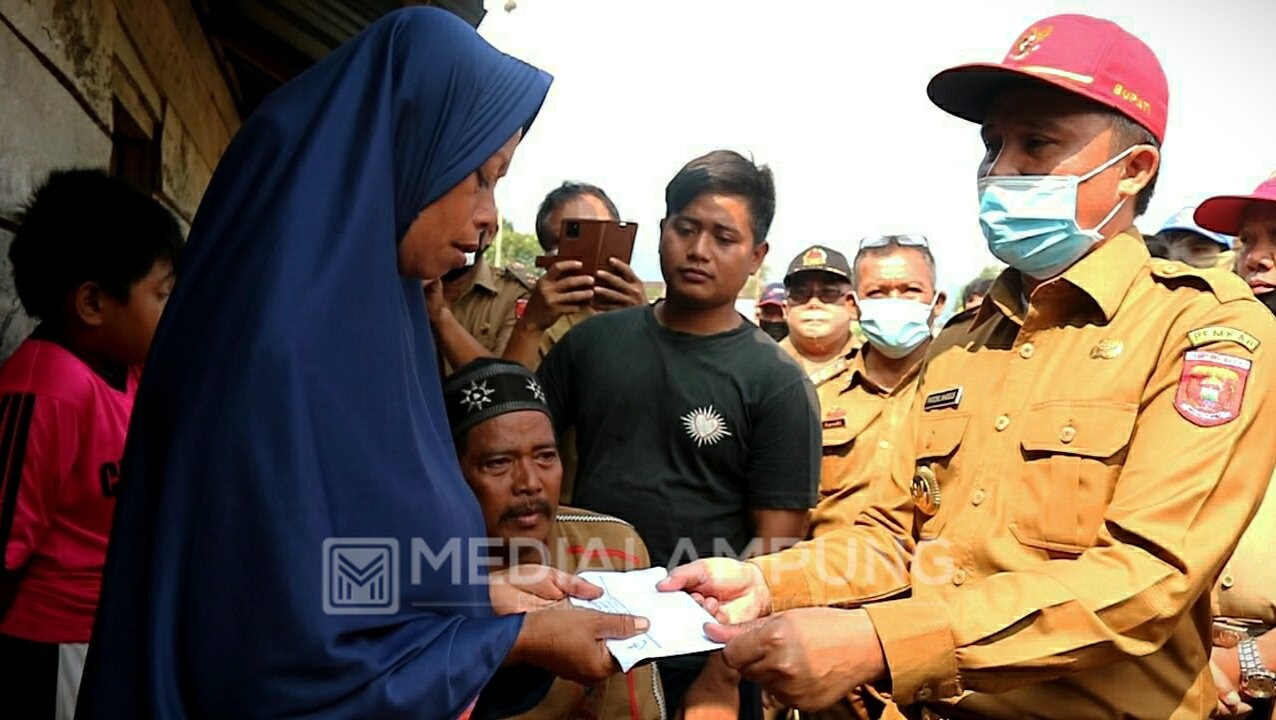 Kunjungi Korban Kebakaran, Bupati dan Wabup Lambar Berikan Bantuan 