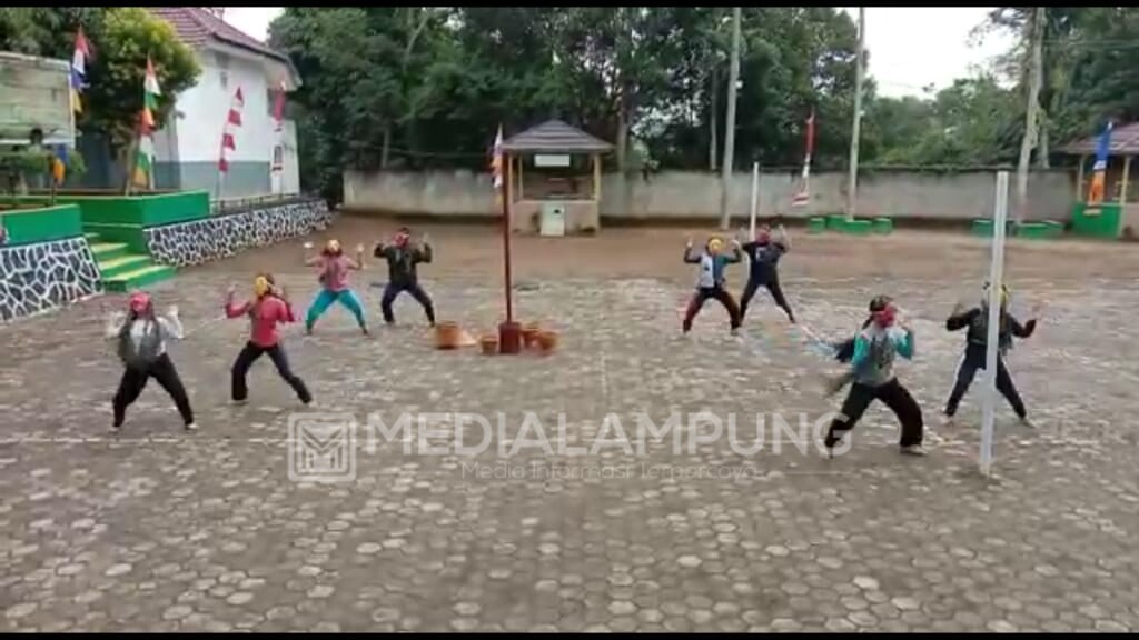 Sanggar SMKN 1 Waytenong Persiapkan Diri Hadapi Liga Tari Tingkat Provinsi