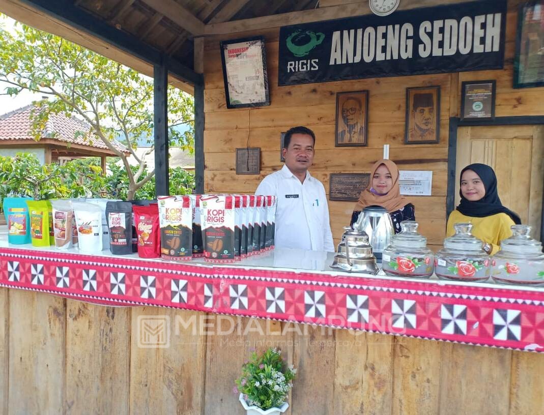 Seduhan Kopi Khas Rigisjaya Pemikat Wisata Kampung Kopi 