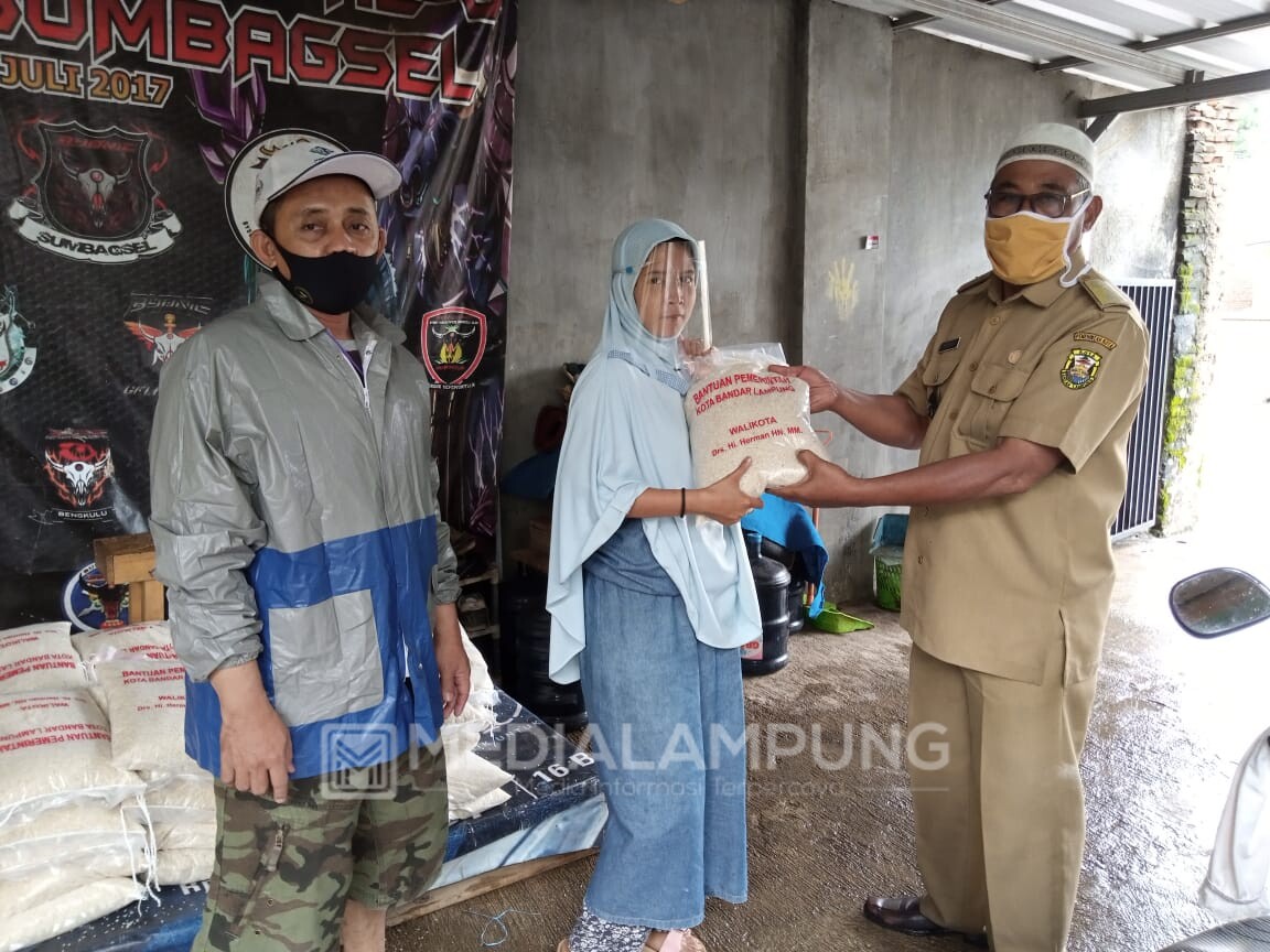 Bantuan Beras Tahap IV dari Pemkot Bandarlampung Disalurkan ke Warga