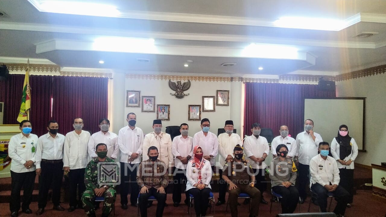 Dewi Handajani Kukuhkan Jajaran Pengurus FKDM Tanggamus