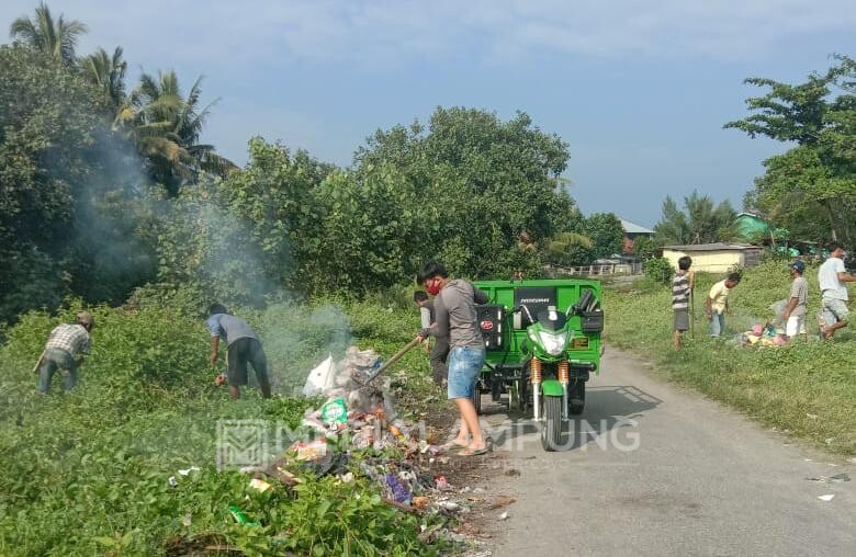 Satgas Kebersihan Gotong Royong Bersihkan Sampah