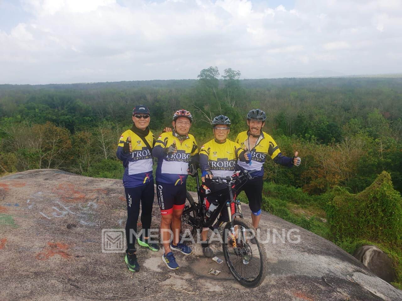 Trobos Cycling Club Kedamaian Gowes Menuju Batu Granit Tanjungbintang
