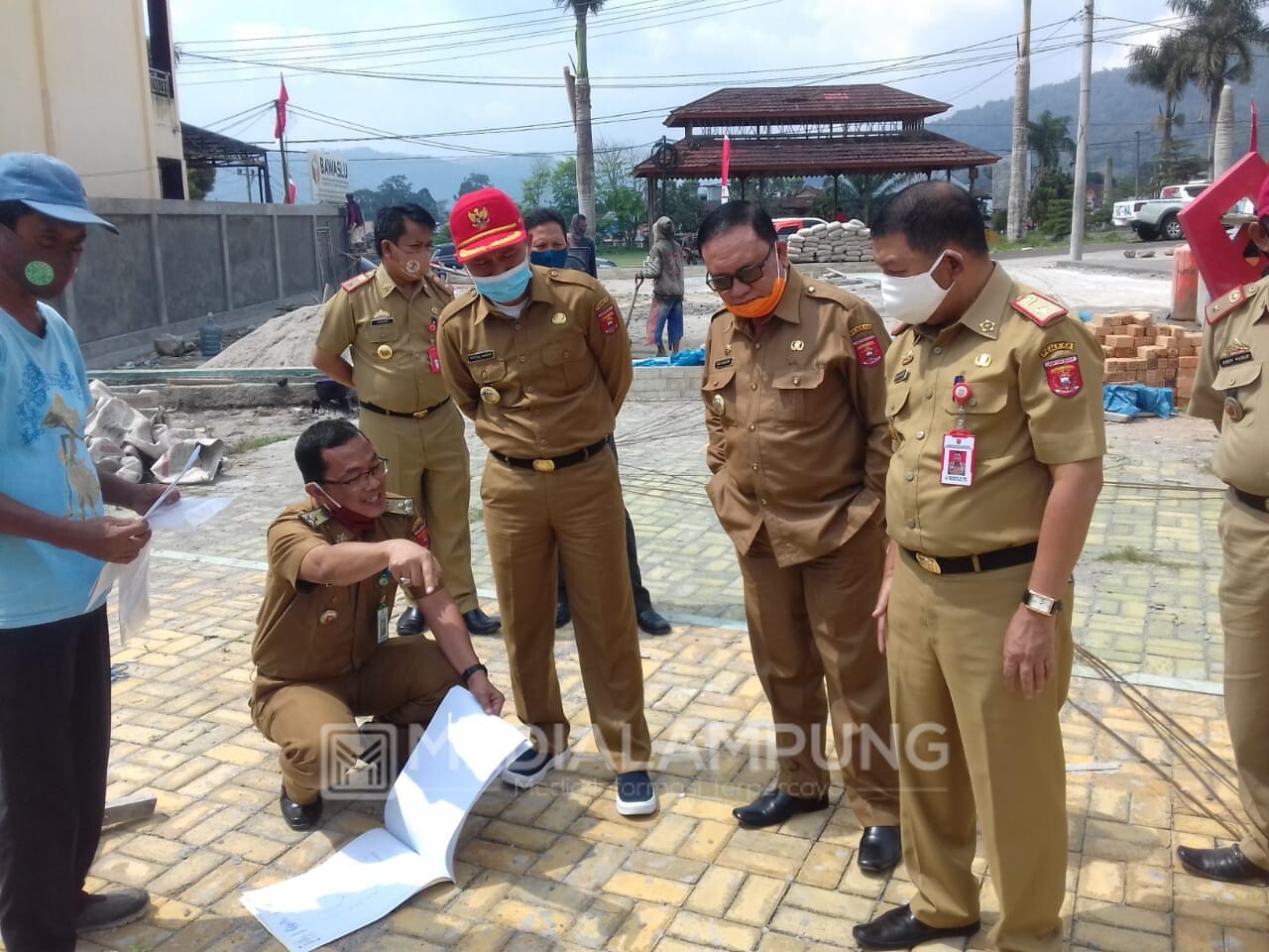 Tinjau Pembangunan Taman Kota, Parosil Instruksikan Penambahan Fasilitas Pendukung 