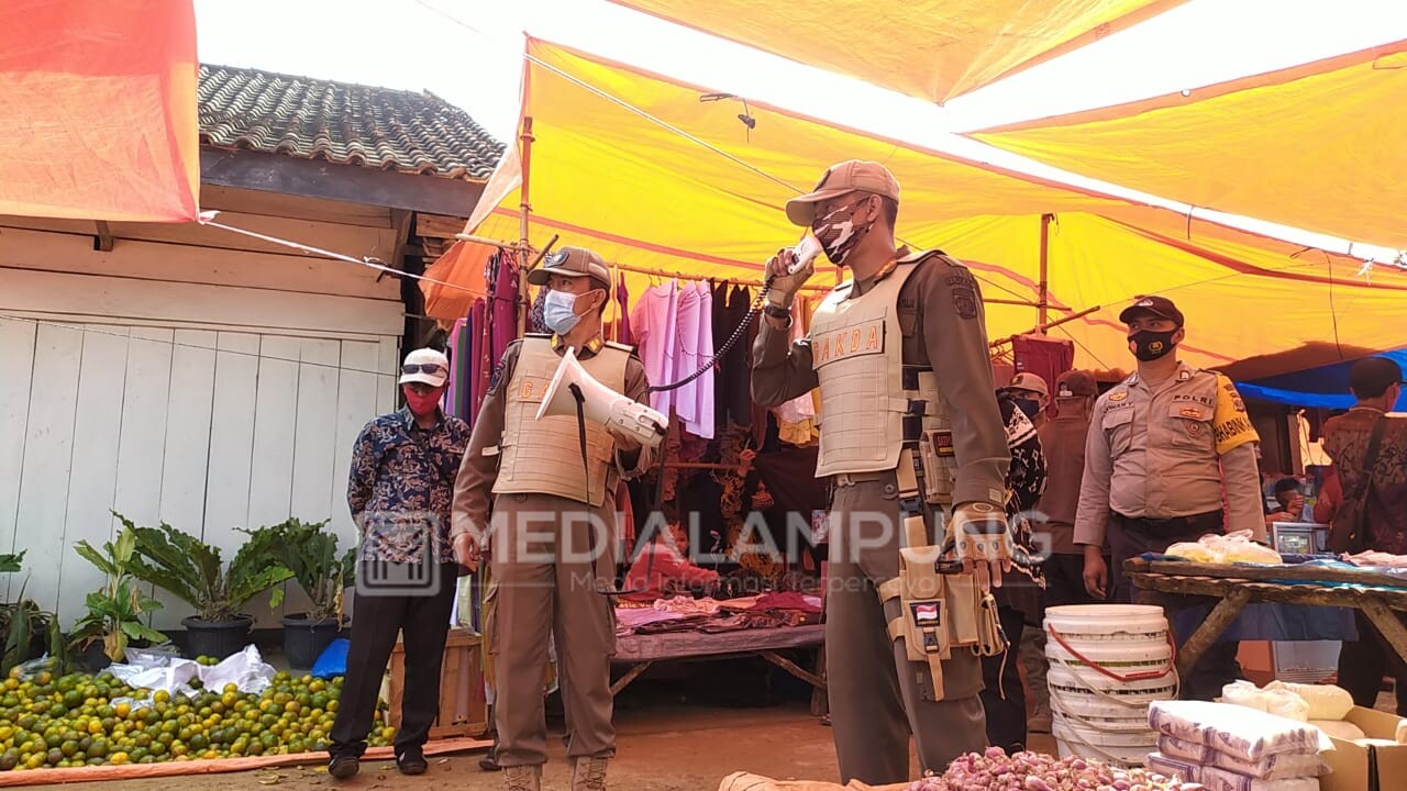 TRC Bersama Tim Kecamatan Gaklin Prokes Covid-19 di Pasar Ciptalaga 