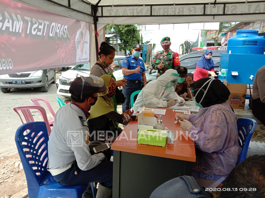 Ratusan Warga Ikuti Rapid Test Massal di Bandarlampung