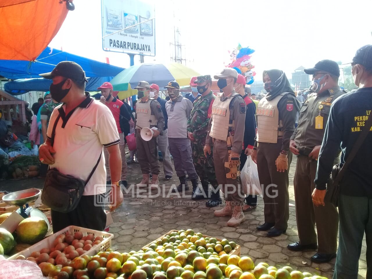 Tim Gabungan Operasi Gaplin di Pasar Pekon Purajaya 