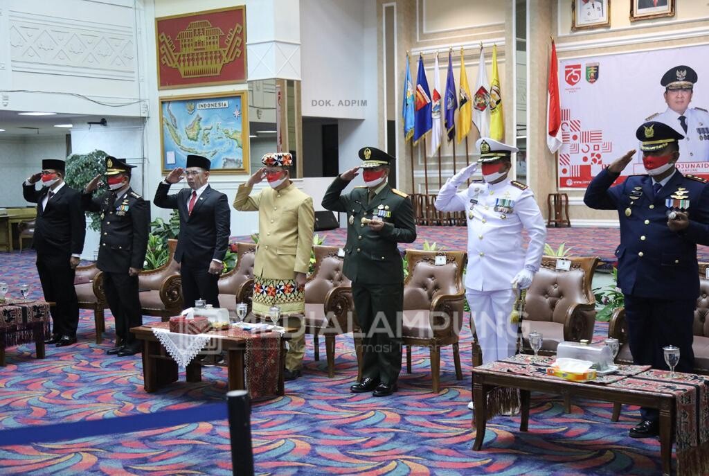 Sekdaprov Fahrizal Ikuti Upacara Penurunan Bendera Merah Putih Secara Virtual