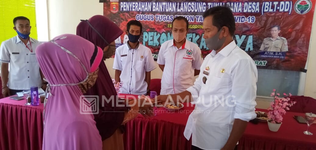 Penyaluran BLT-DD Gelombang II Pekon Mekarjaya Kembali Dihadiri Camat 