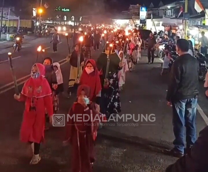 Semarak, Warga Pasarliwa Gelar Pawai Obor Sambut Tahun Baru Islam 1442 Hijriyah