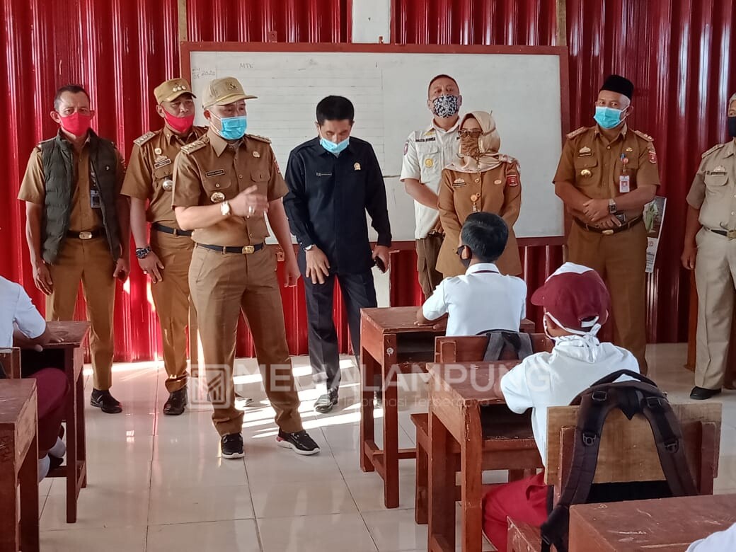 Tinjau KBM Tatap Muka, Bupati Ingatkan Sekolah Komitmen Jalankan Prokes Covid-19