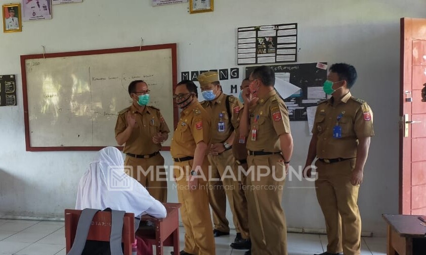 Hari Pertama, Wabup Lambar Tinjau KBM di SMPN 1 Sekuting Terpadu 