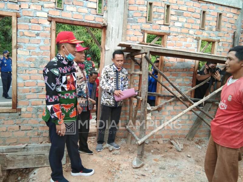 Parosil Tinjau Rumah Warga Penerima Manfaat Program BSPS 