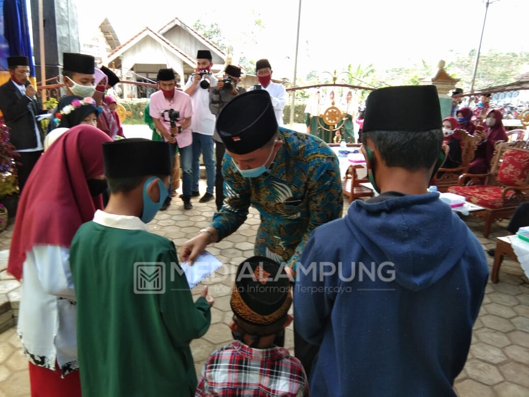 Peringati Tahun Baru Islam, Parosil Santuni Yatim-Piatu