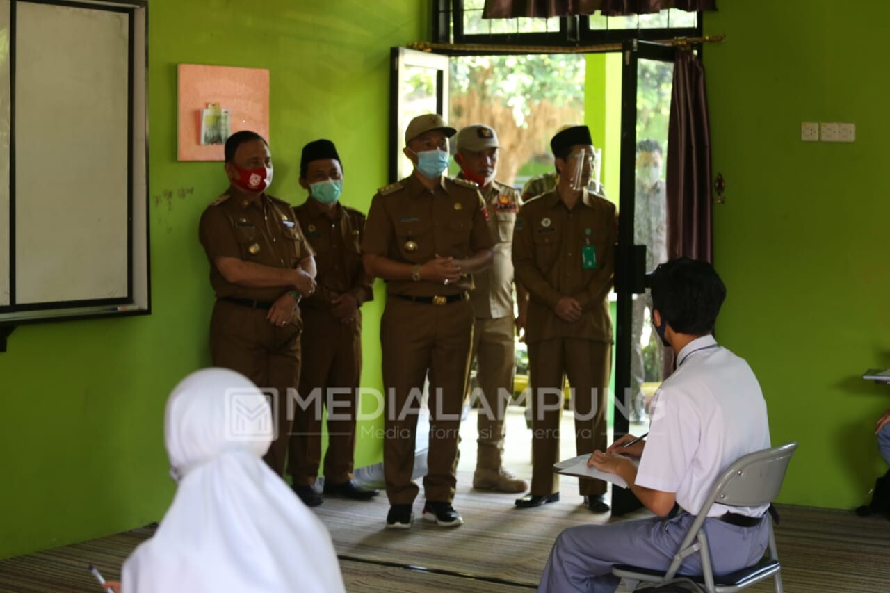 Tinjau KBM di MTs 1 Lambar, Parosil Tekankan Siswa Taati Protokol Kesehatan