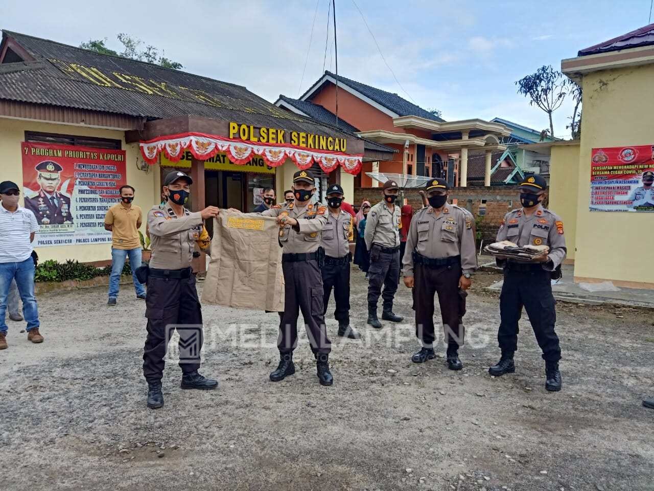 33 Personel Bhabinkamtibmas Terima Pembagian Rompi