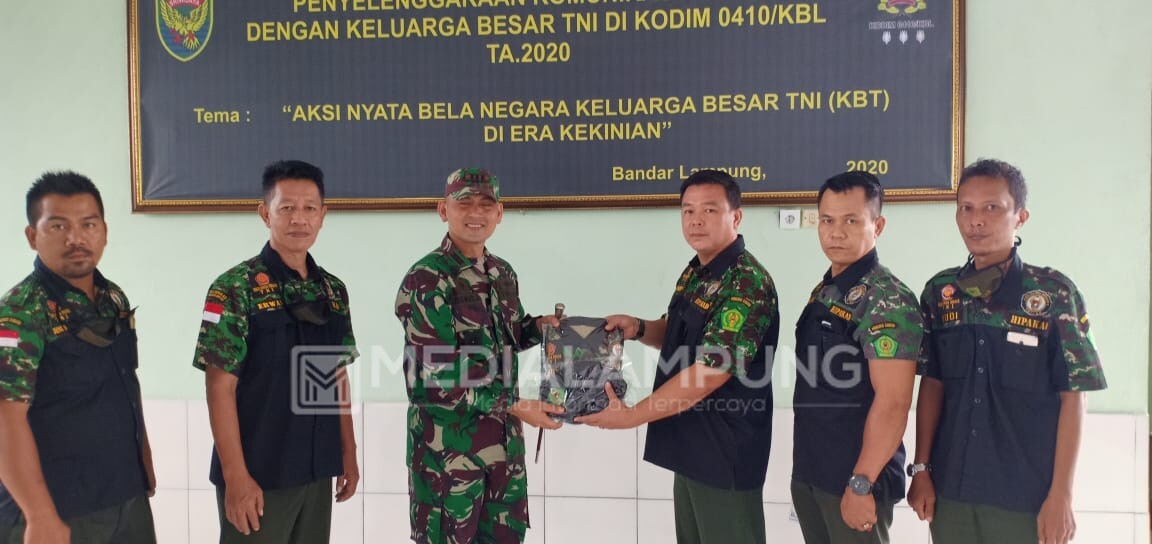 Dandim 0410/KBL Serahkan Bantuan Kepada HIPAKAD
