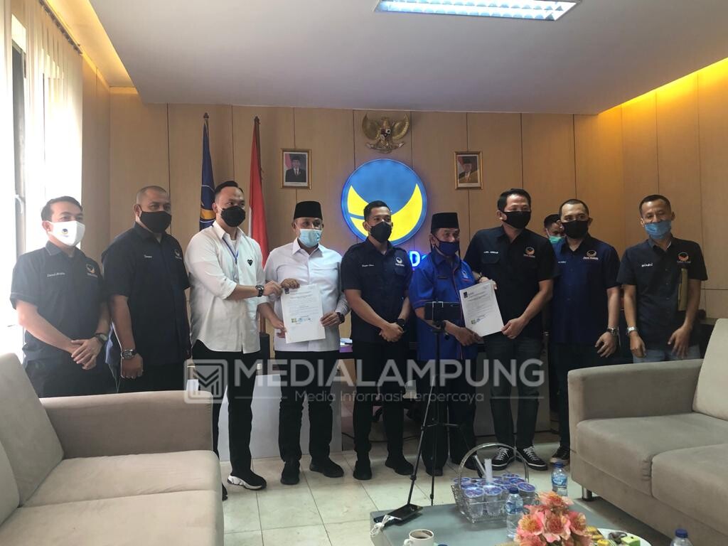 Nasdem Serahkan Rekomendasi Untuk Pasangan Agus Istiqlal-A. Zulqoini Syarif
