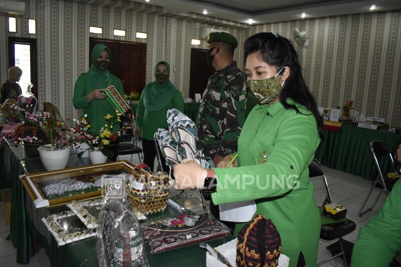 Persit KCK Koorcab Rem 043/Gatam Gelar Lomba Masakan Khas Lampung dan Keterampilan