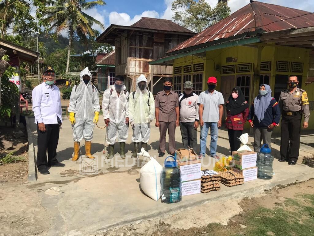 Pekon Tapaksiring Salurkan Bantuan Pangan kepada Pasien Positif Covid-19 