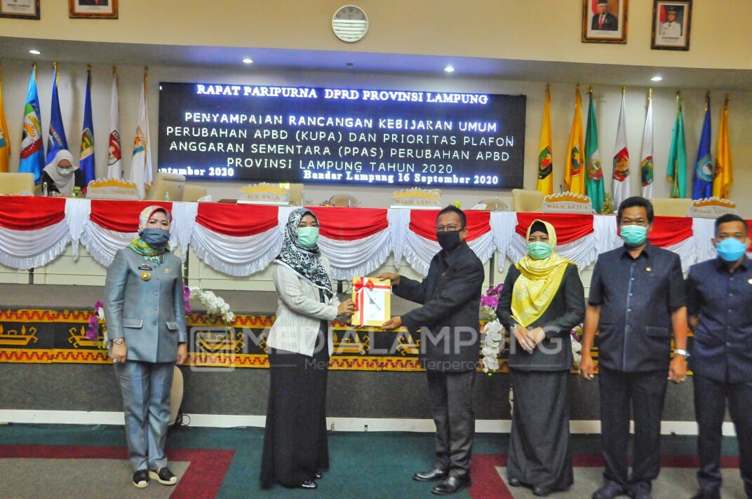 Nunik Hadiri Paripurna DPRD Terkait KUPA dan PPAS Perubahan APBD Lampung