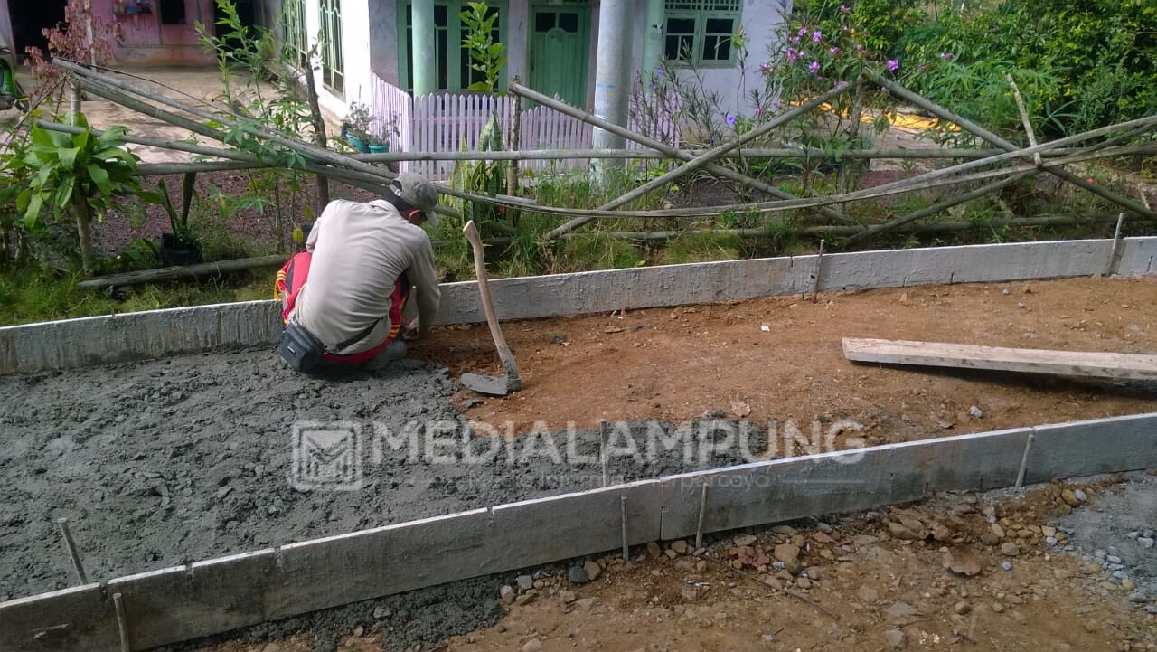 Peningkatan Jalan Cengkaan-Mutaralam Diduga Tak Sesuai Spek