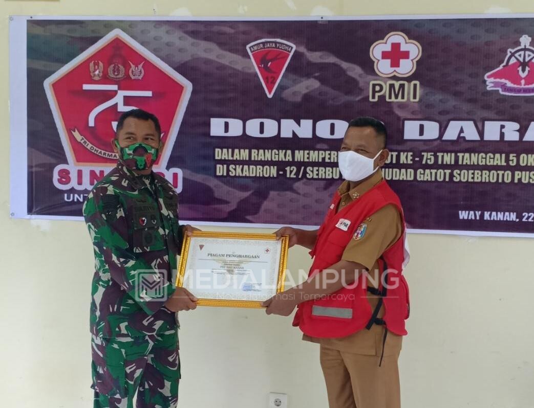 HUT TNI Ke-75, Skadron 12 Serbu dan Lanudad Gatot Subroto Way Tuba Gelar Donor Darah