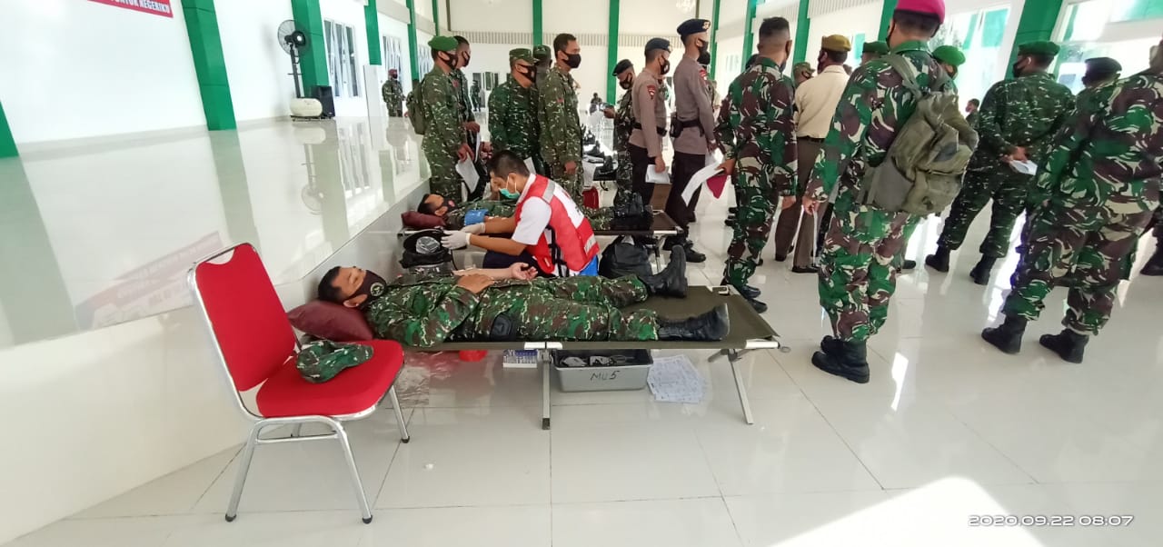 HUT TNI Ke-75, Korem 043/Gatam Adakan Donor Darah