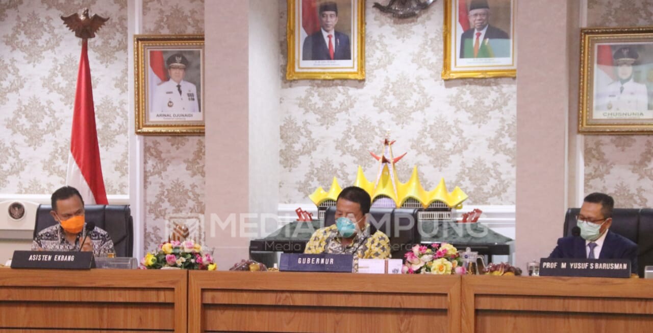 Gubernur Bahas Persiapan Launching Program Kartu Petani Berjaya