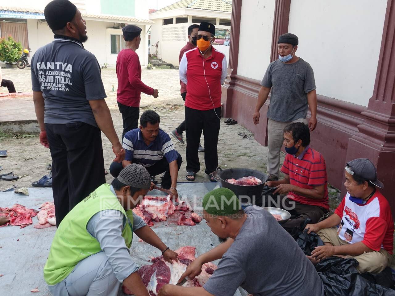 Tunaikan Nazar, Loekman Potong Satu Ekor Sapi