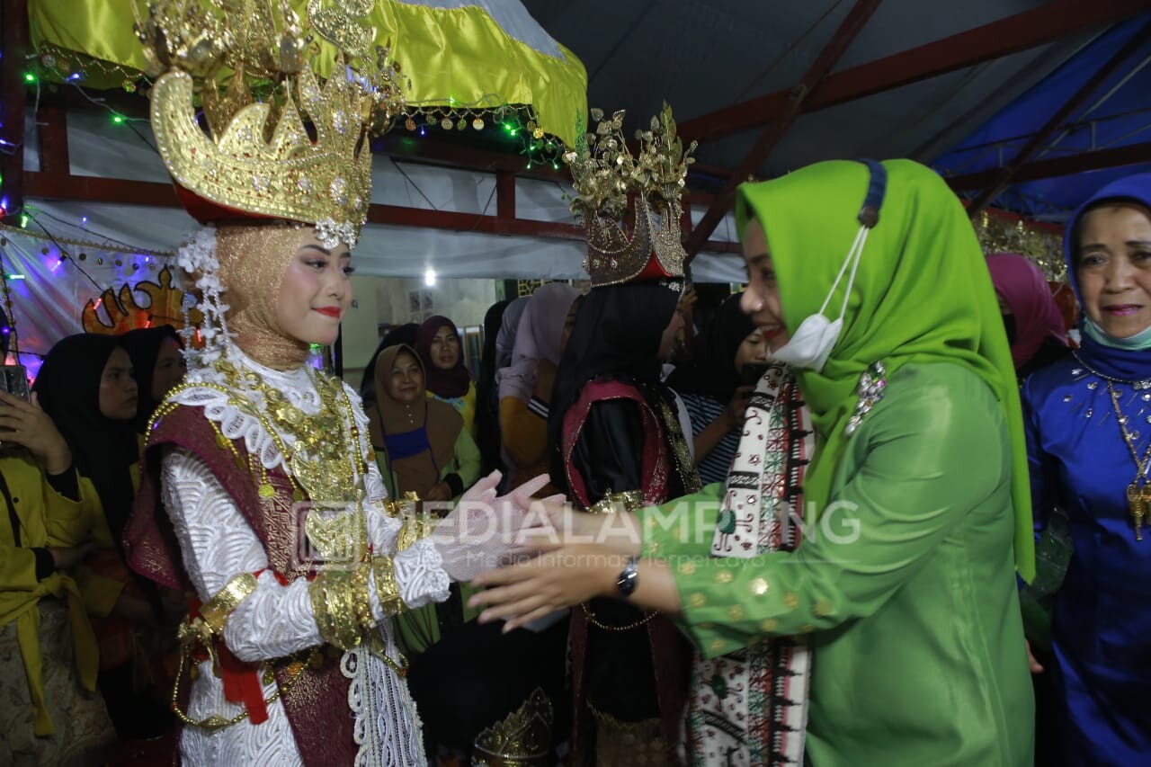 Nessy : Adat Budaya Harus Tetap Dijaga