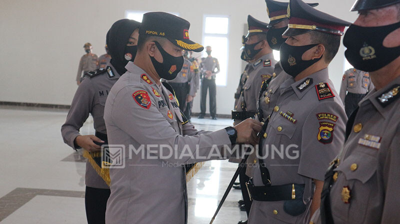 Empat Kapolsek dan Satu Kasat Jajaran Polres Lamteng Pindah Tugas