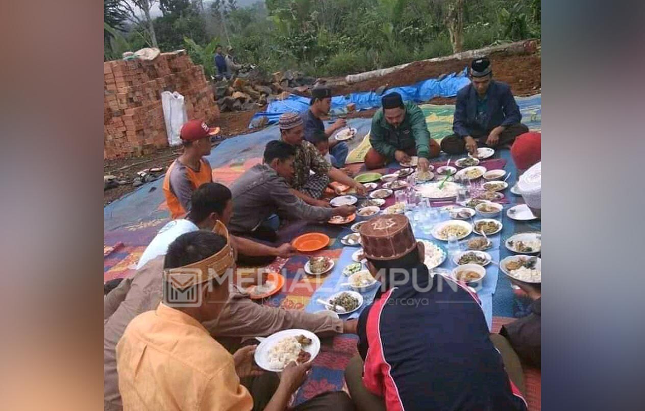 Suku Semende Waytenong Lestarikan Ritual 'Nduduk kah Tukang'