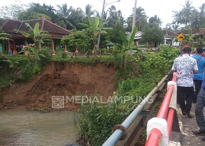 DPRD Tanggamus Dorong Penguatan Tebing Sungai Way Awi II