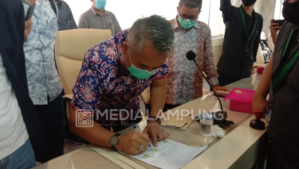 Aleg Lampung Tandatangani Surat Penolakan UU Omnibus Law