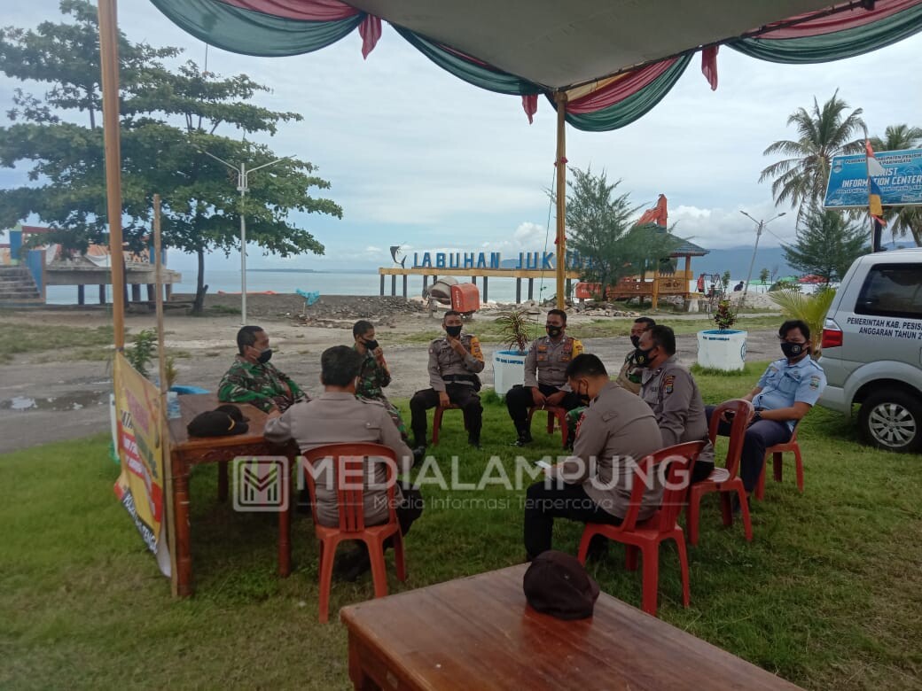Libur Panjang, Babinsa Koramil Pesisir Tengah Lakukan Pengamanan Lokasi Wisata