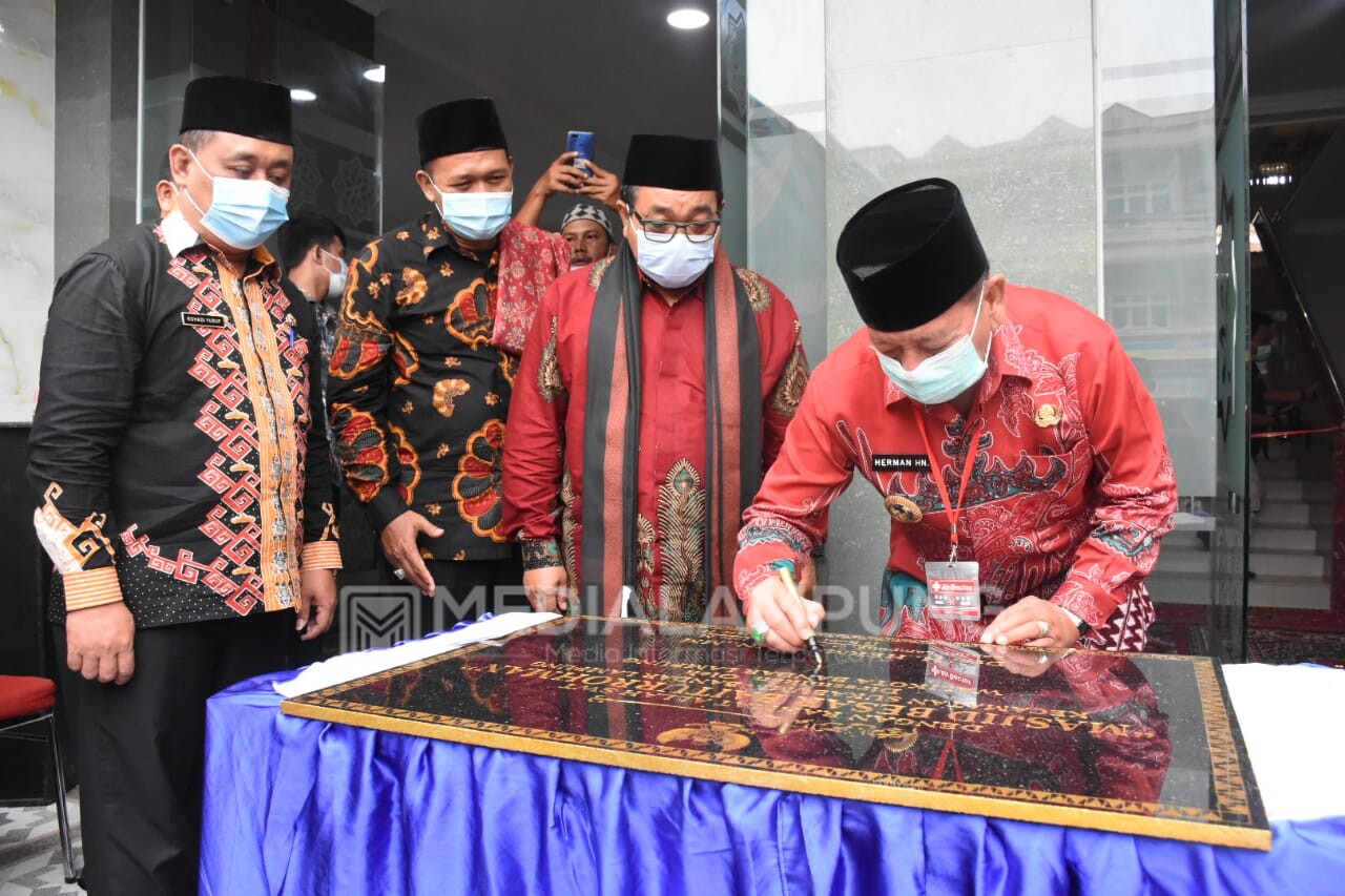 Herman HN Resmikan Masjid Agung Baiturrahman Sukabumi