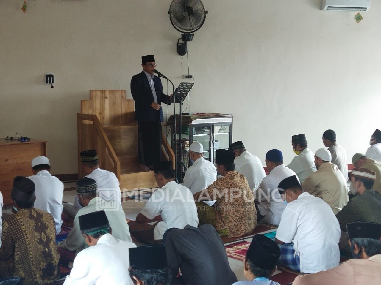 Dokter Wahdi Isi Khutbah Jumat di Masjid Nurul Ikhwan