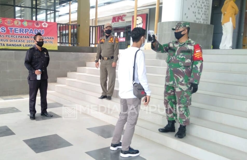 Tim Gugus Tugas Lakukan Patroli di Mall Ramayana Ciplaz