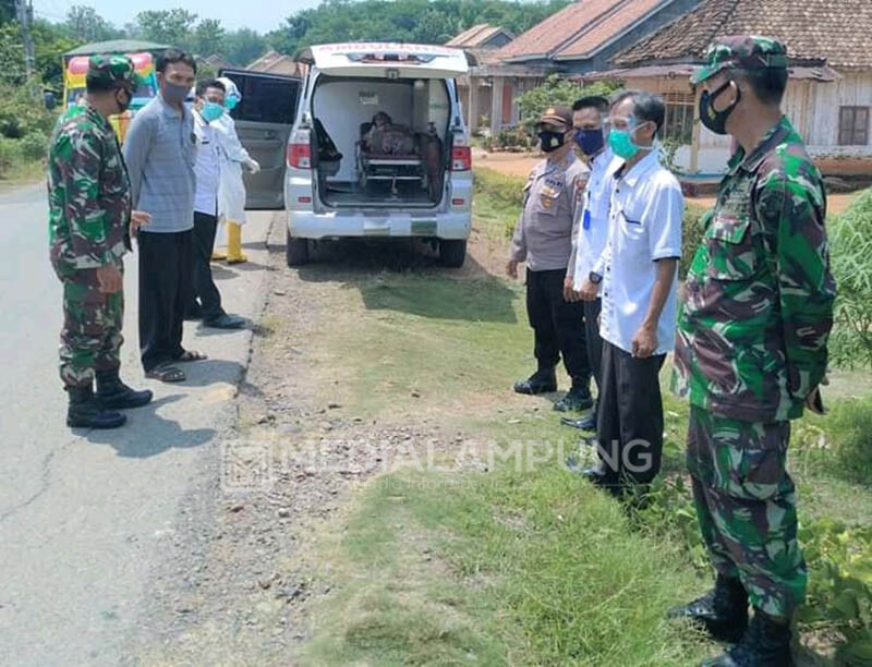 Tim Medis RSUD ZAPA Jemput Pasien Covid-19 di Kampung Bengkulu